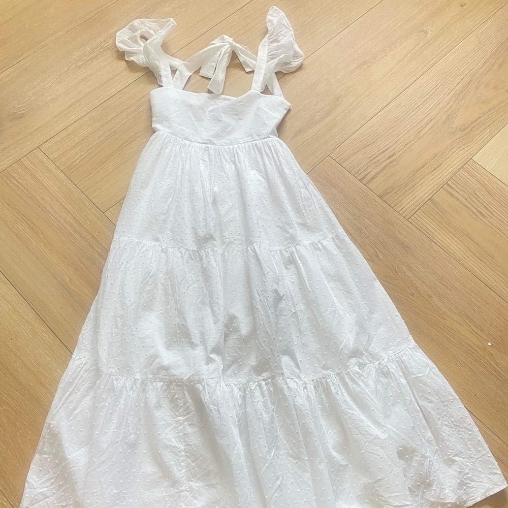 REFORMATION WHITE OPEN BACK SUMMER DRESS 100% cotton.Size medium. Never worn
